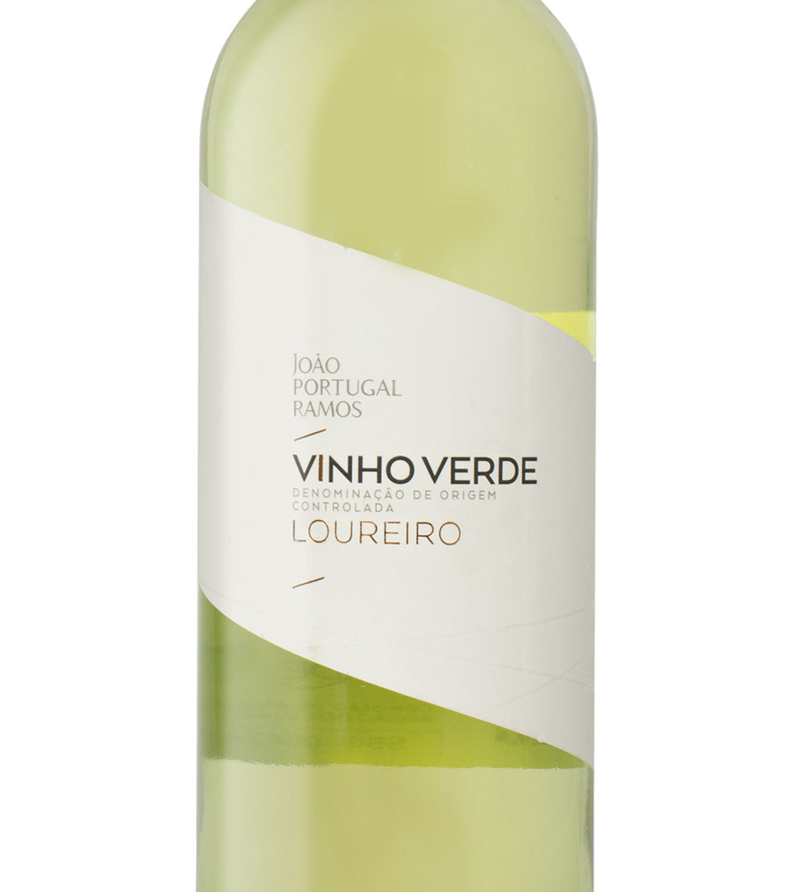 Vina gormaz. Vinho Verde Португалия. Виньо Верде вино. Вино Винью Верде Португалия. Vinho Verde Португалия зеленое вино.